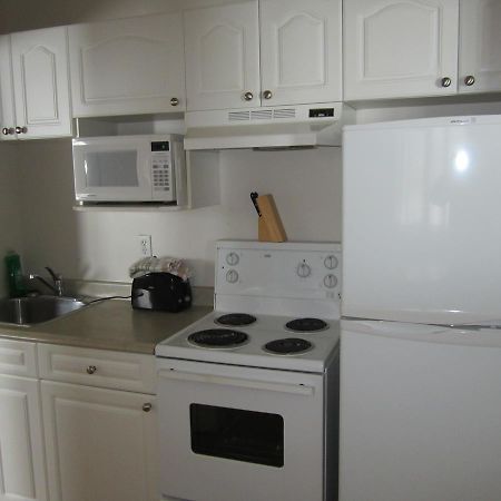 Kacee'S Northern Suites Fort Nelson Exterior photo