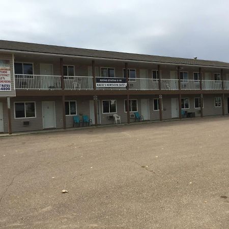 Kacee'S Northern Suites Fort Nelson Exterior photo