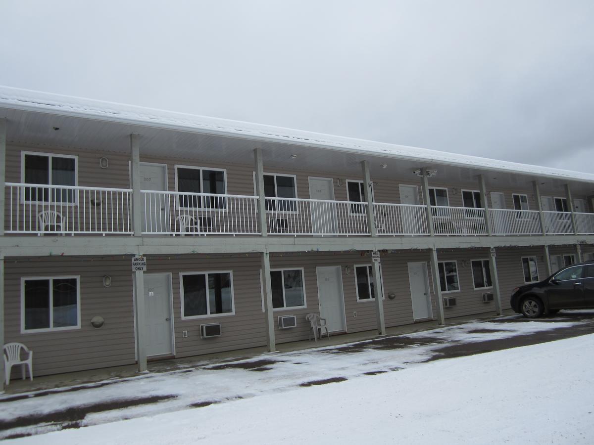 Kacee'S Northern Suites Fort Nelson Exterior photo