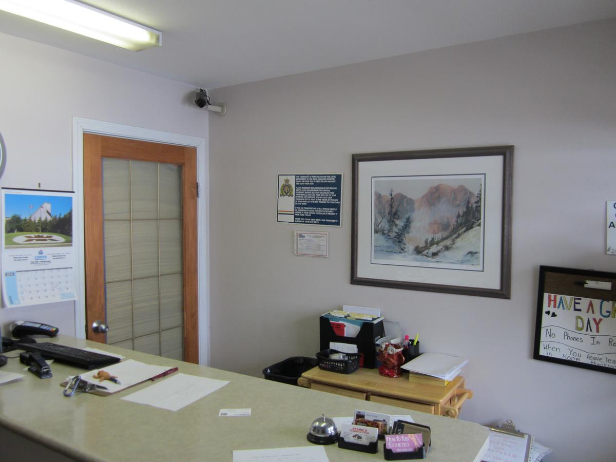 Kacee'S Northern Suites Fort Nelson Exterior photo